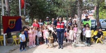 Bilecik’te 60 öğrenciye jandarmadan güvenlik eğitimi