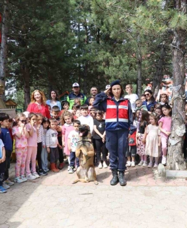Bilecik’te 60 öğrenciye jandarmadan güvenlik eğitimi