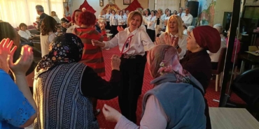 Huzurevi sakinlerini duygulandıran konser