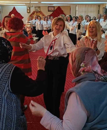 Huzurevi sakinlerini duygulandıran konser