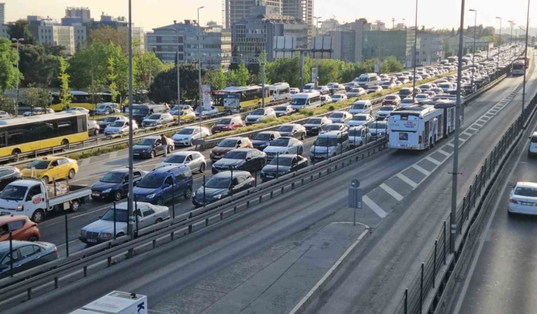 İstanbul’da akşam saatlerinde trafik yüzde 78’e ulaştı