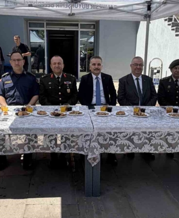 Edremit’te resmi bayramlaşma töreni