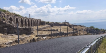 Çanakkale’de Assos Antik Liman Yolu’nda sıcak asfalt dökme çalışmaları başladı