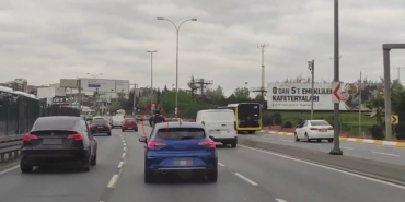 E-5’te trafiği hiçe sayan scooter sürücüsü kamerada: Trafiktekiler tepki gösterdi