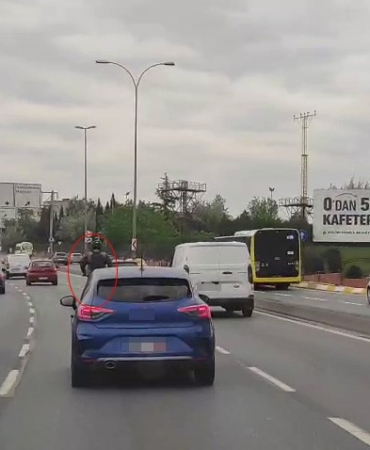 E-5’te trafiği hiçe sayan scooter sürücüsü kamerada: Trafiktekiler tepki gösterdi