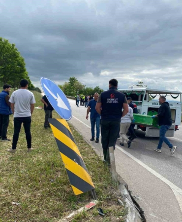 Çanakkale’de iki otomobil çarpıştı: 2 ölü, 3 yaralı