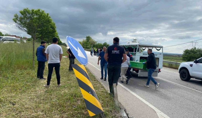 Çanakkale’de iki otomobil çarpıştı: 2 ölü, 3 yaralı