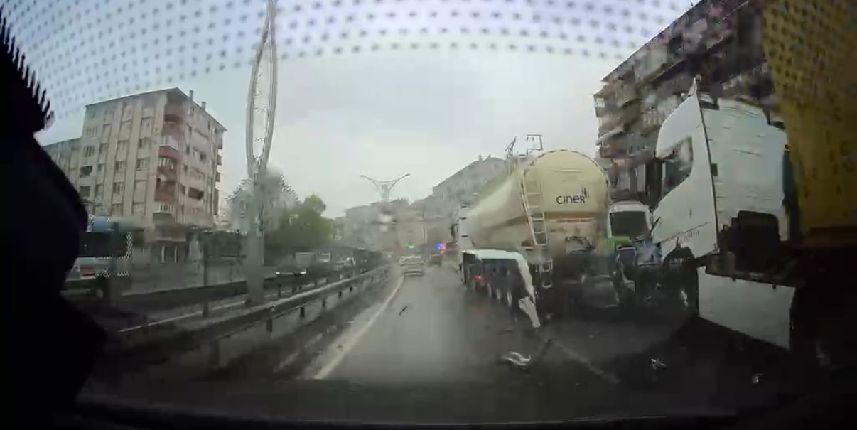 D-100’deki korkunç kaza kamerada