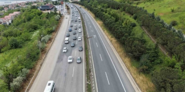 Tatilin ikinci gününde TEM’de trafik yoğun akıcı ilerliyor
