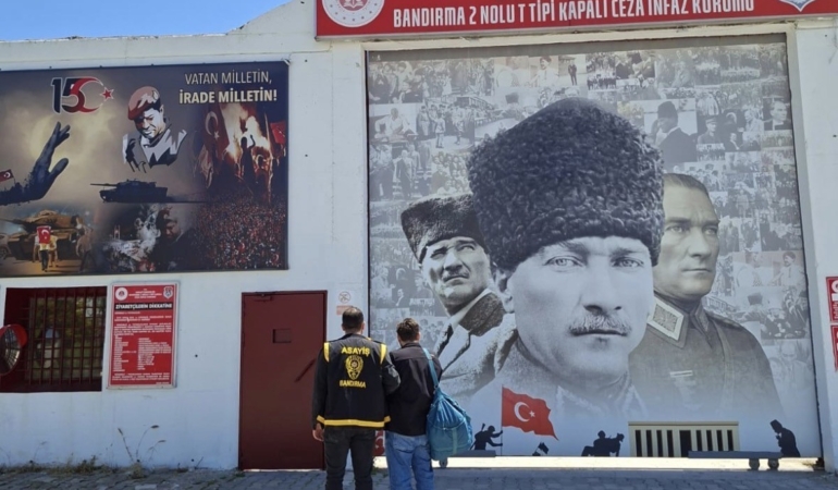 Bandırma’da 60 yıl hapis cezasıyla aranan şahıs kıskıvrak yakalandı