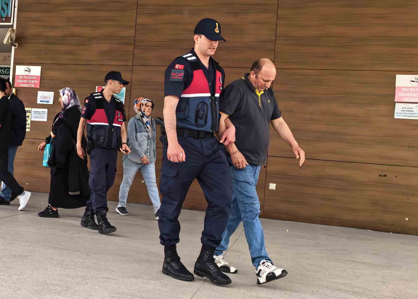 Kredi kartı çalıp harcama yapan şüpheliler yakalandı