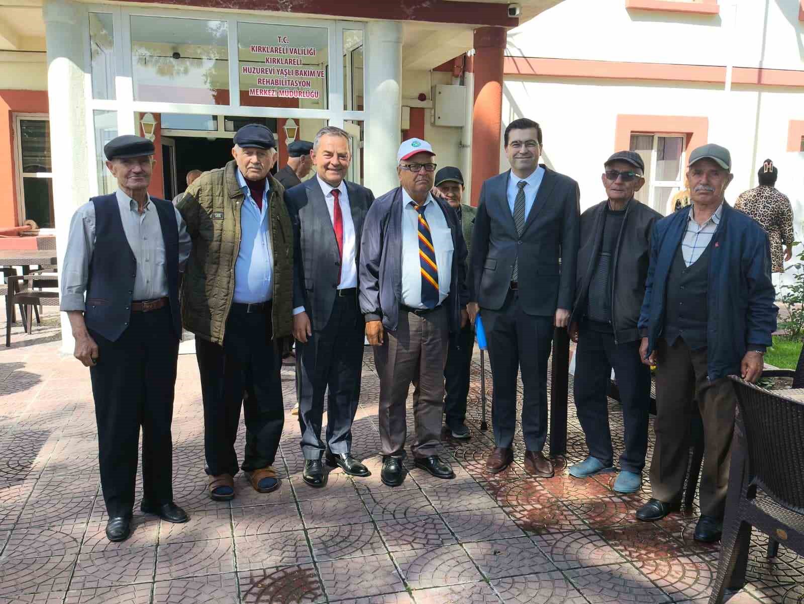 Genel Müdür Sezen, huzurevi sakinlerinin tecrübelerini dinledi