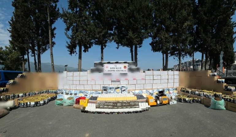 Bursa’da kaçak tütün operasyonu: Milyonlarca makaron ele geçirildi