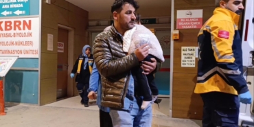 Merdivenlerden yuvarlanan 1 yaşındaki bebek yaralandı