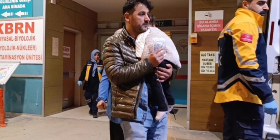Merdivenlerden yuvarlanan 1 yaşındaki bebek yaralandı