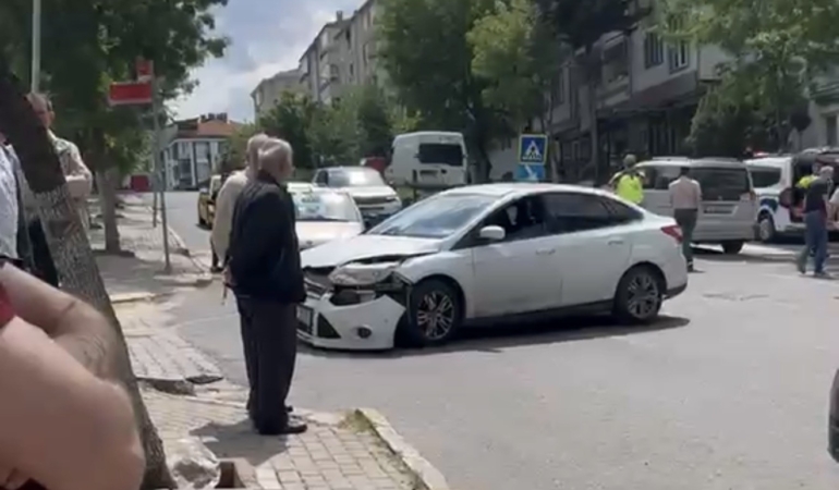 Lüleburgaz’da 3 araç birbirine girdi