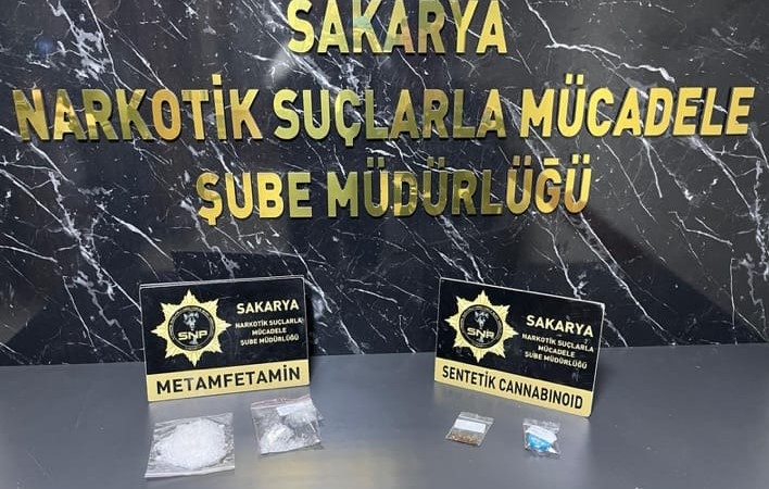Uyuşturucu sevkiyatı otoyol gişesinde engellendi: 2 tutuklama