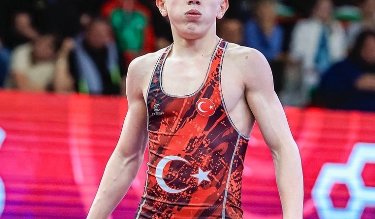 U17 Avrupa Güreş Şampiyonası’nda Ömer Arslan’dan bronz madalya