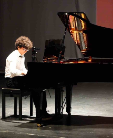 2. Uluslararası Ayva Çiçeği Piyano Festivali’nde 6 ülkeden gelen genç piyanistler hünerlerini sergiledi