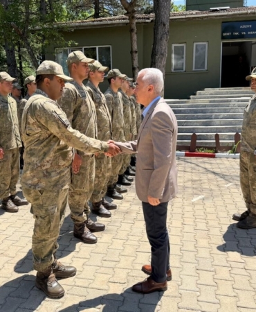 Kırklareli’nde gümrük personeli ve Mehmetçik ile bayramlaşma