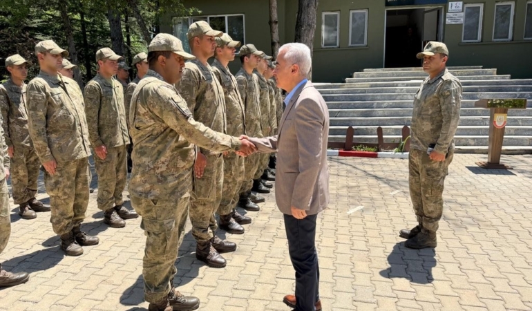 Kırklareli’nde gümrük personeli ve Mehmetçik ile bayramlaşma