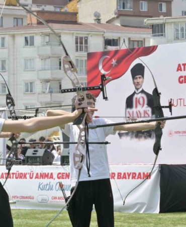 Esenyurt’ta 19 Mayıs Atatürk’ü Anma, Gençlik ve Spor Bayramı coşkuyla kutlandı