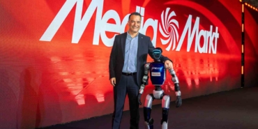 ‘MediaMarkt Türkiye İş Ortakları Buluşması’na dans eden insansı robot ilgi odağı oldu