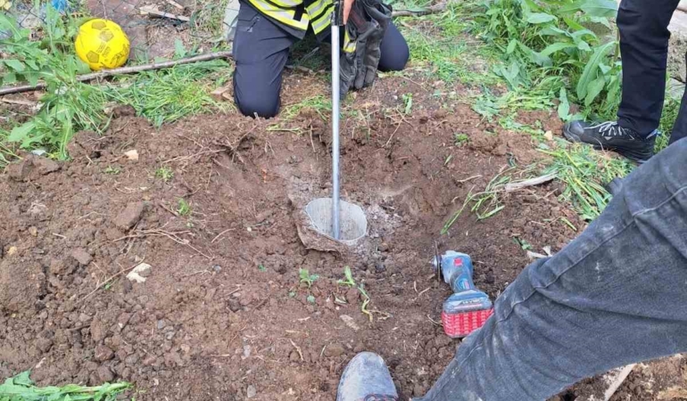 Su kuyusuna düşen kirpi kurtarıldı
