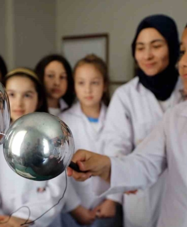 Başiskele Çocuk Üniversitesi 600 özel yetenekli öğrenciyi geleceğe hazırlıyor