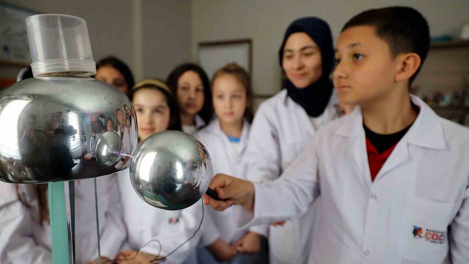 Başiskele Çocuk Üniversitesi 600 özel yetenekli öğrenciyi geleceğe hazırlıyor