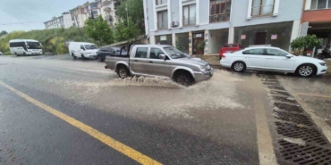 Süleymanpaşa’da şiddetli sağanak: Yollar dereye döndü
