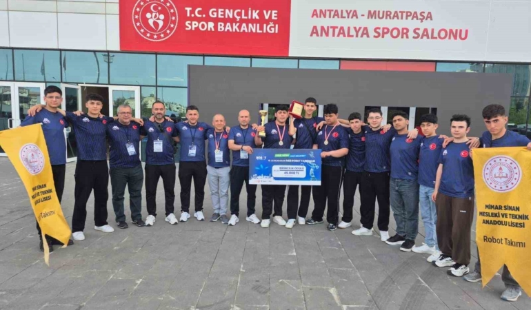 Bilecikli öğrencilerden ‘MEB Robot Yarışması’nda’ dünya birinciliği