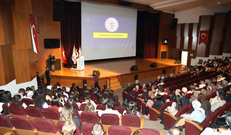Geleceğin veteriner hekimleri beyaz önlüklerini giydi