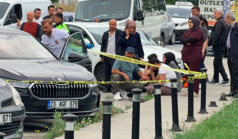 Bağcılar’da bir kişi otomobilin bagajında ölü bulundu