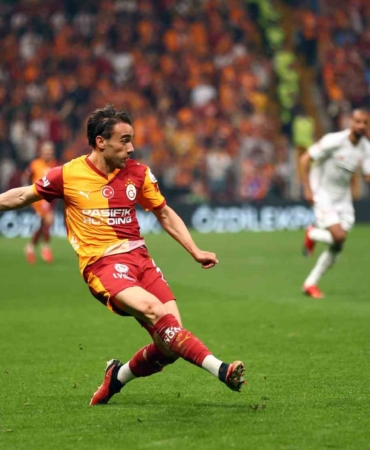 Yunus Akgün, Galatasaray ile ligde 100. maçına çıktı