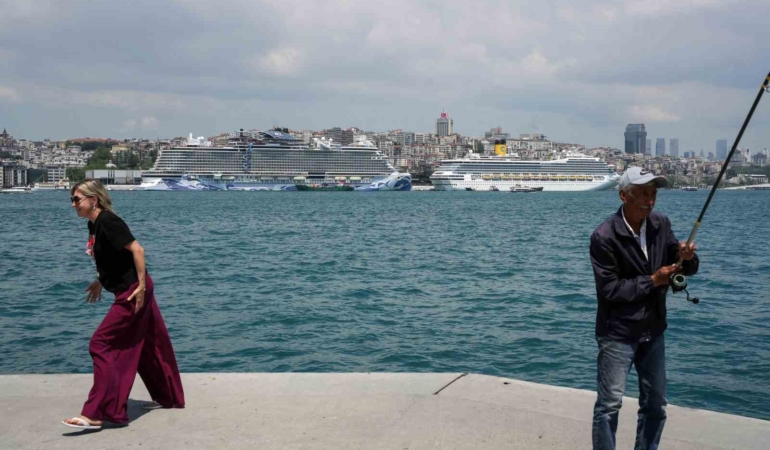 İstanbul’da dev kruvaziyer yoğunluğu havadan görüntülendi