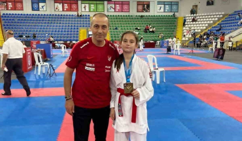 Bilecikli karateciden gümüş madalya