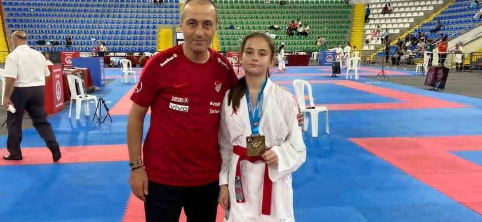 Bilecikli karateciden gümüş madalya