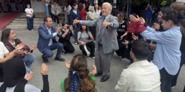 Öğrenciler balık yeme yarışması yaptı, birinci 4 çipura kazandı