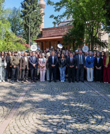 Vali Sözer, gençlerle tarih ve medeniyet gezisinde bir araya geldi