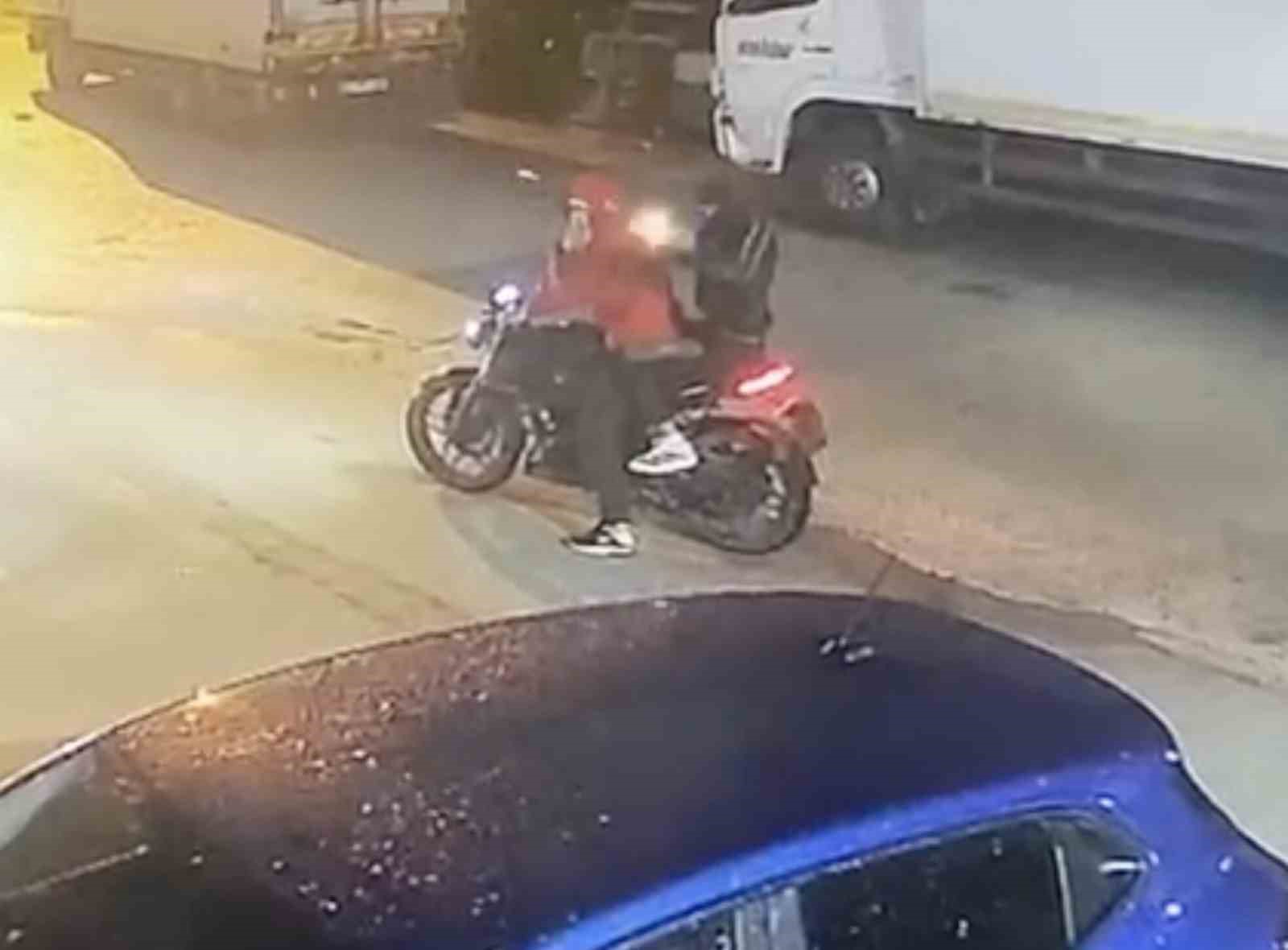 Kurşunlama olayı güvenlik kamerasına yansıdı