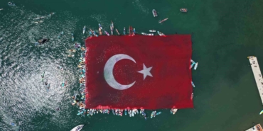 Sapanca Gölü’nde tüyleri diken diken eden görsel şölen