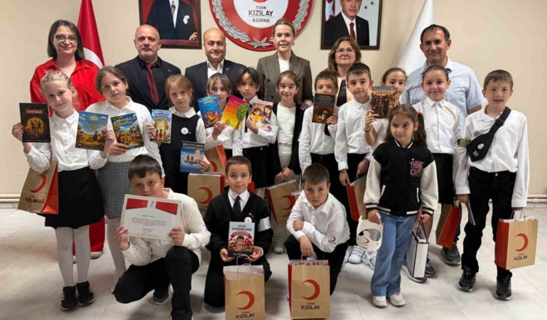 Edirneli minik yazarlardan Filistinli çocuklara 54 bin 345 TL destek