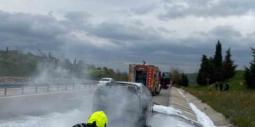 Yanan araca itfaiye müdahale etti