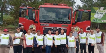 Bilecik’te gençler ormanda çöp toplayarak doğaya nefes oldu