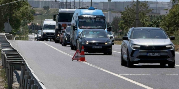 Tekirdağ’da bayram dönüşü trafiği yoğunluğu: Tekirdağ - İstanbul karayolunda ağır vasıtalara kısıtlama