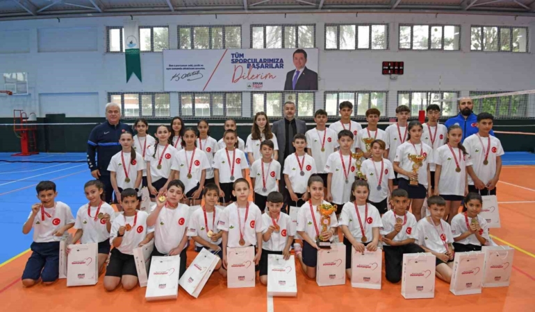 Osmangazi Belediyespor’dan badmintonda tarihi başarı