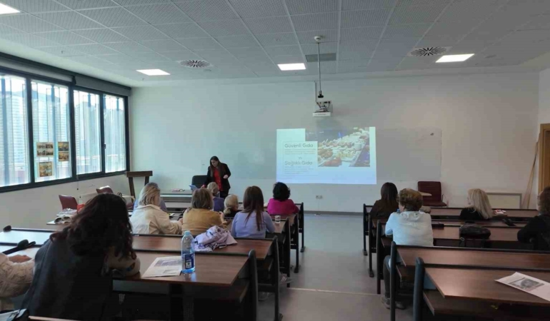 Kadıköy’de Üçüncü Yaş Üniversitesi ile hayat boyu öğrenme modeli genişliyor
