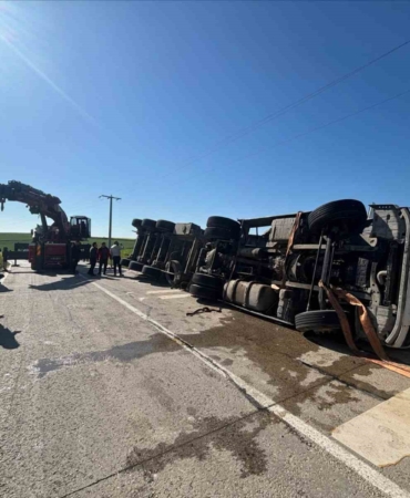 Tekirdağ’da tır devrildi: 1 yaralı