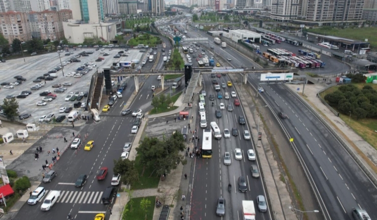 Bayram tatili öncesi İstanbul’da trafik yoğunluğu yüzde 65’e ulaştı